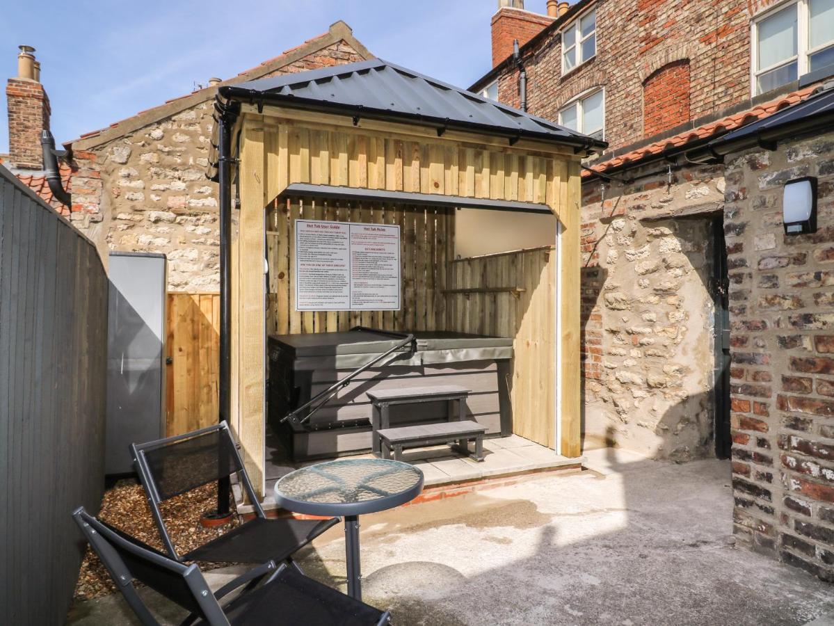 6 Church Hill Malton Exterior photo